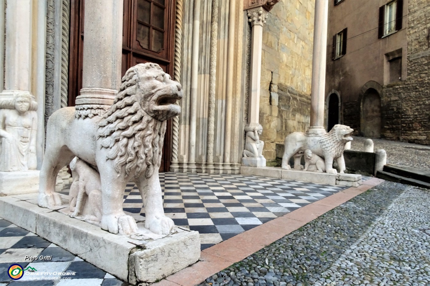 84 Ingresso sud a Santa Maria Maggiore.JPG